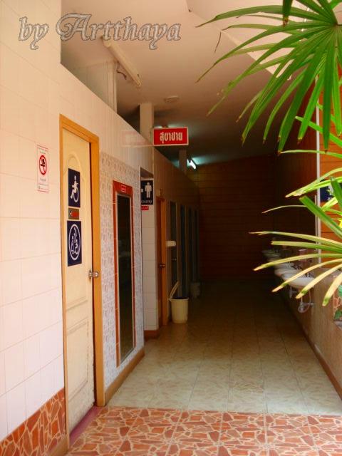 Toilet9.JPG
